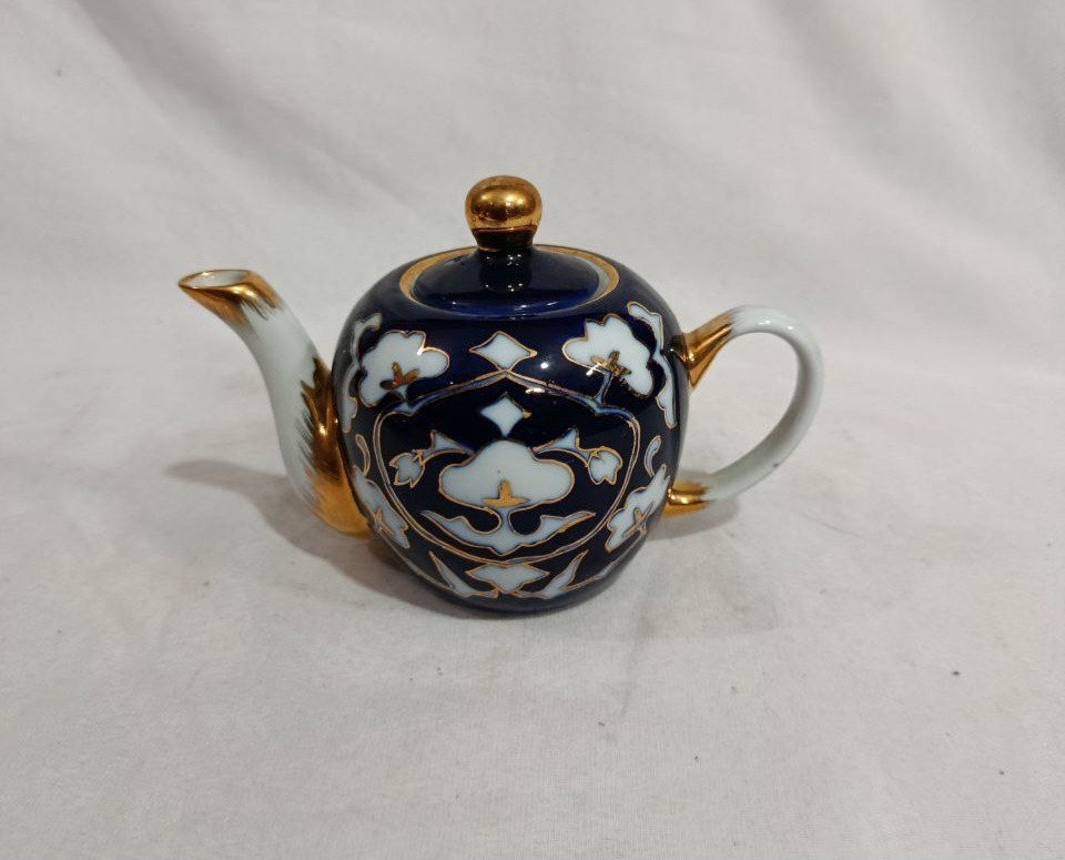 یک عدد قوری