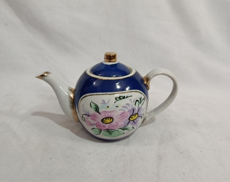 یک عدد قوری