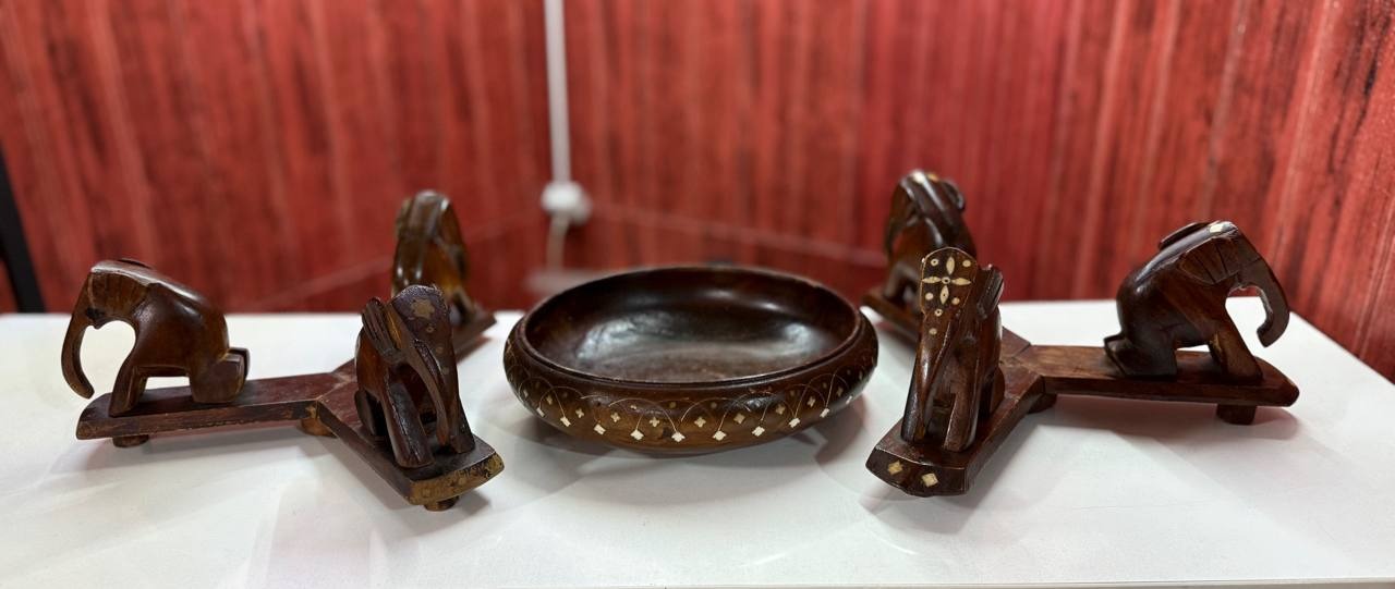 یک ست دکوری چوبی