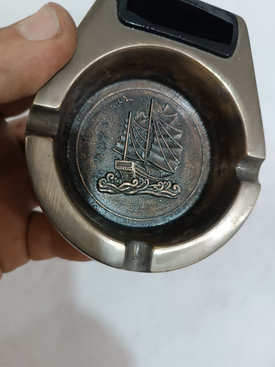 یک عدد زیر سیگاری