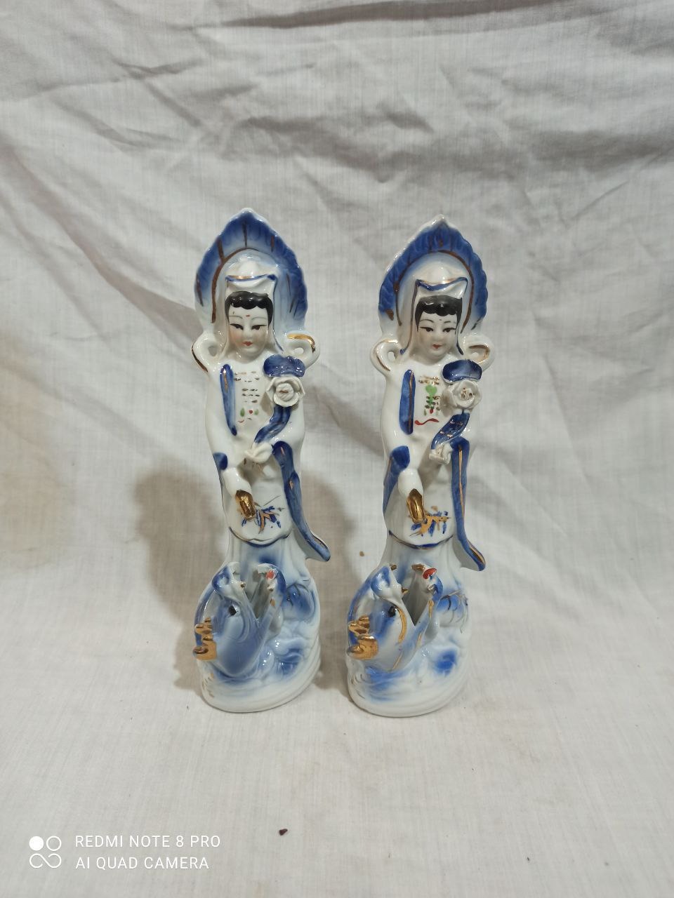 جفت مجسمه آبچکان