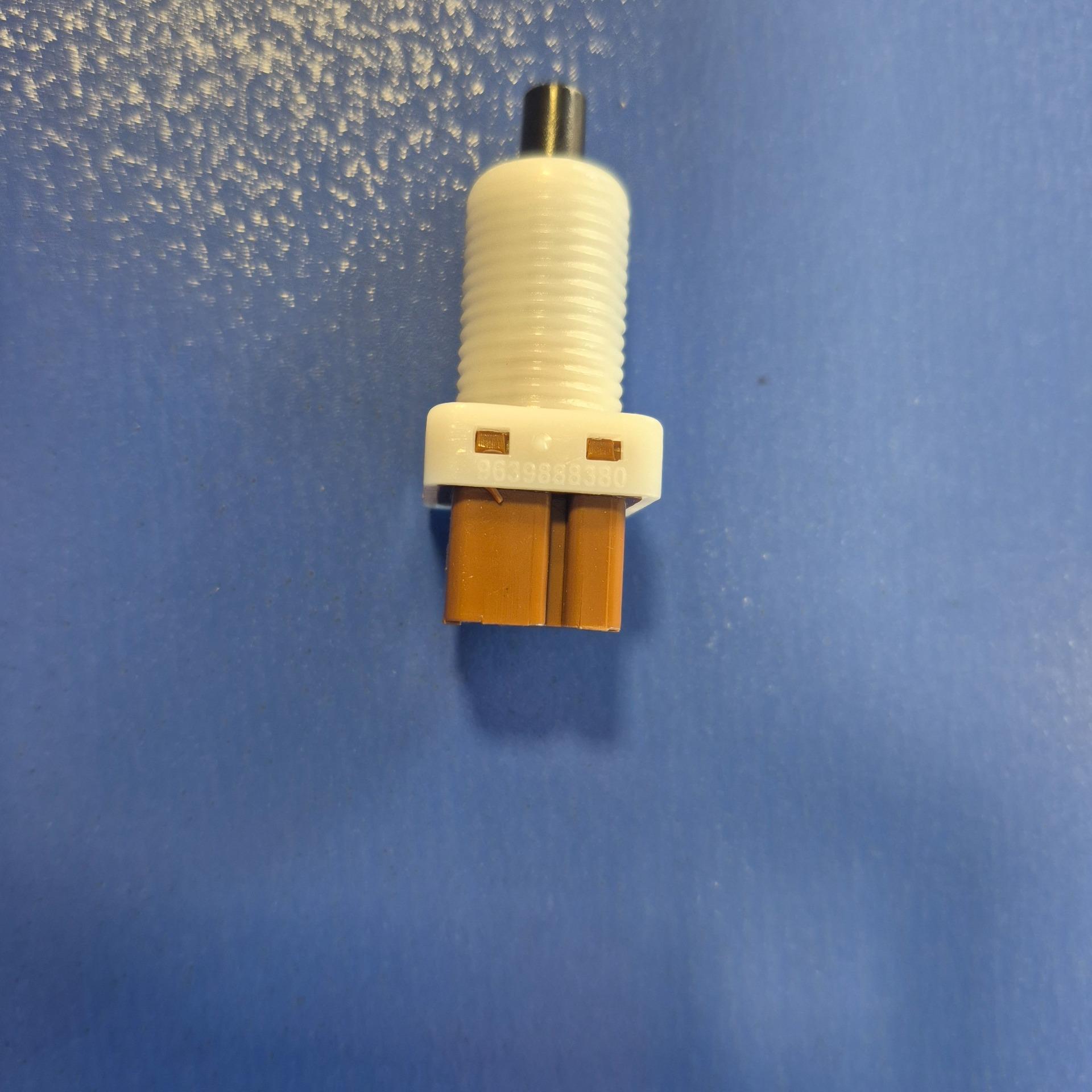 مهره دو پایه کلاج قهوه ای پژو 206 ایساکو