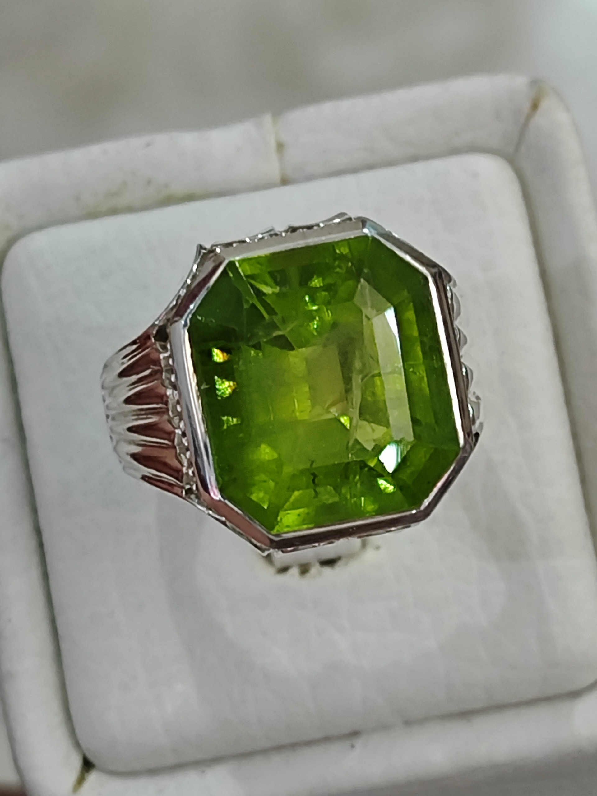 انگشتر زبرجد درشت و زیبا