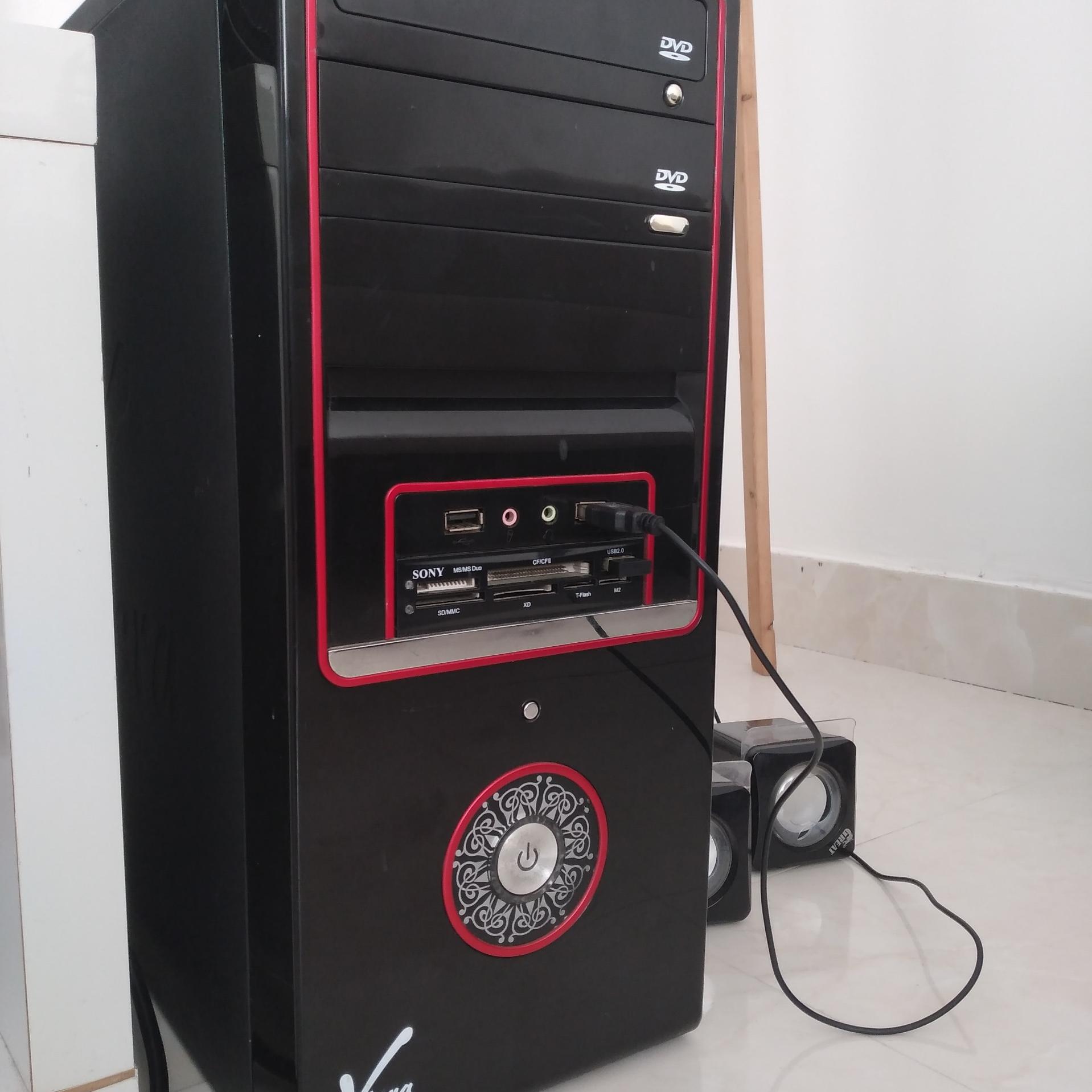 کیس کامپیوتر تمیز