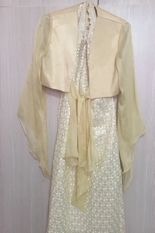 پیراهن خامه دوزی شیری باکت ساتن حریرمزون دوز36-38