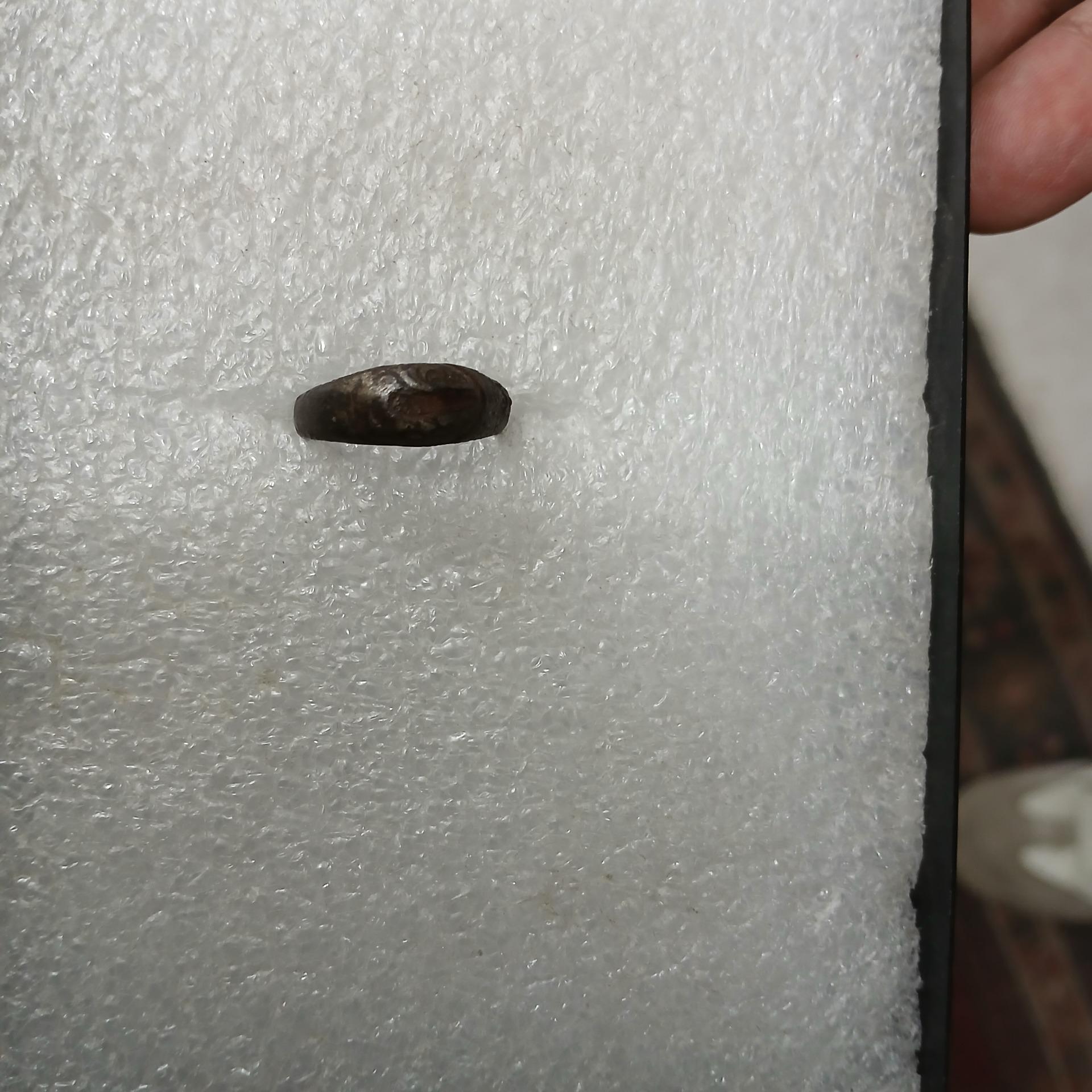 انگشتر فولاد کهنه نشان دار