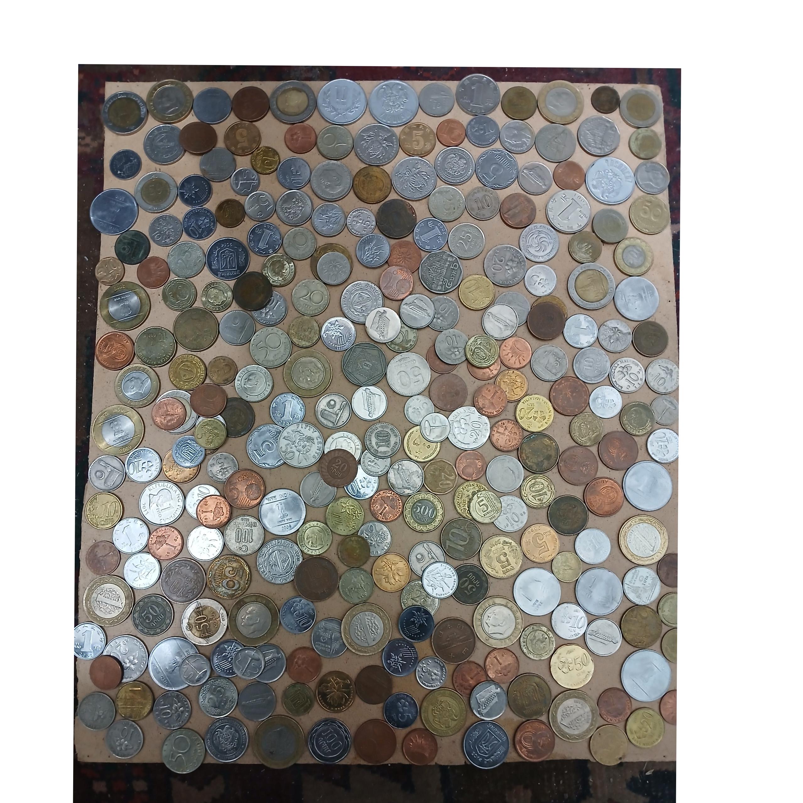 تعداد 275 عدد سکه خارجی