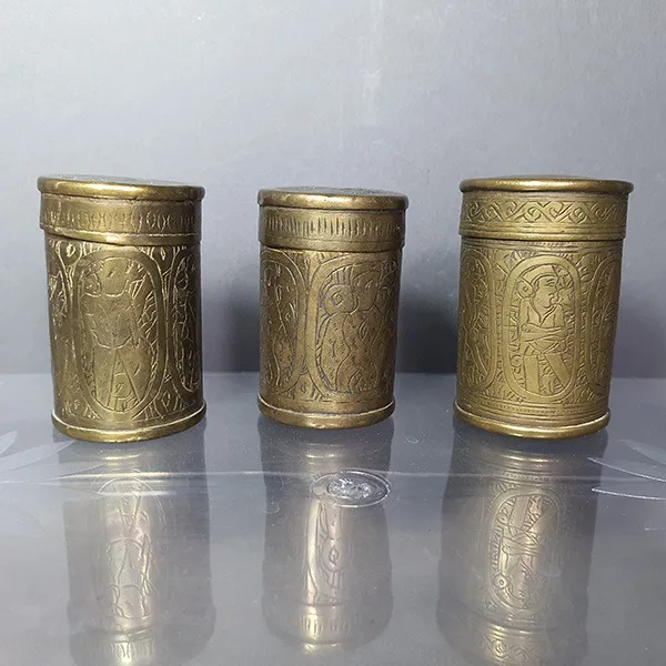 سه عدد انفیه دان یا حبدان برنجی