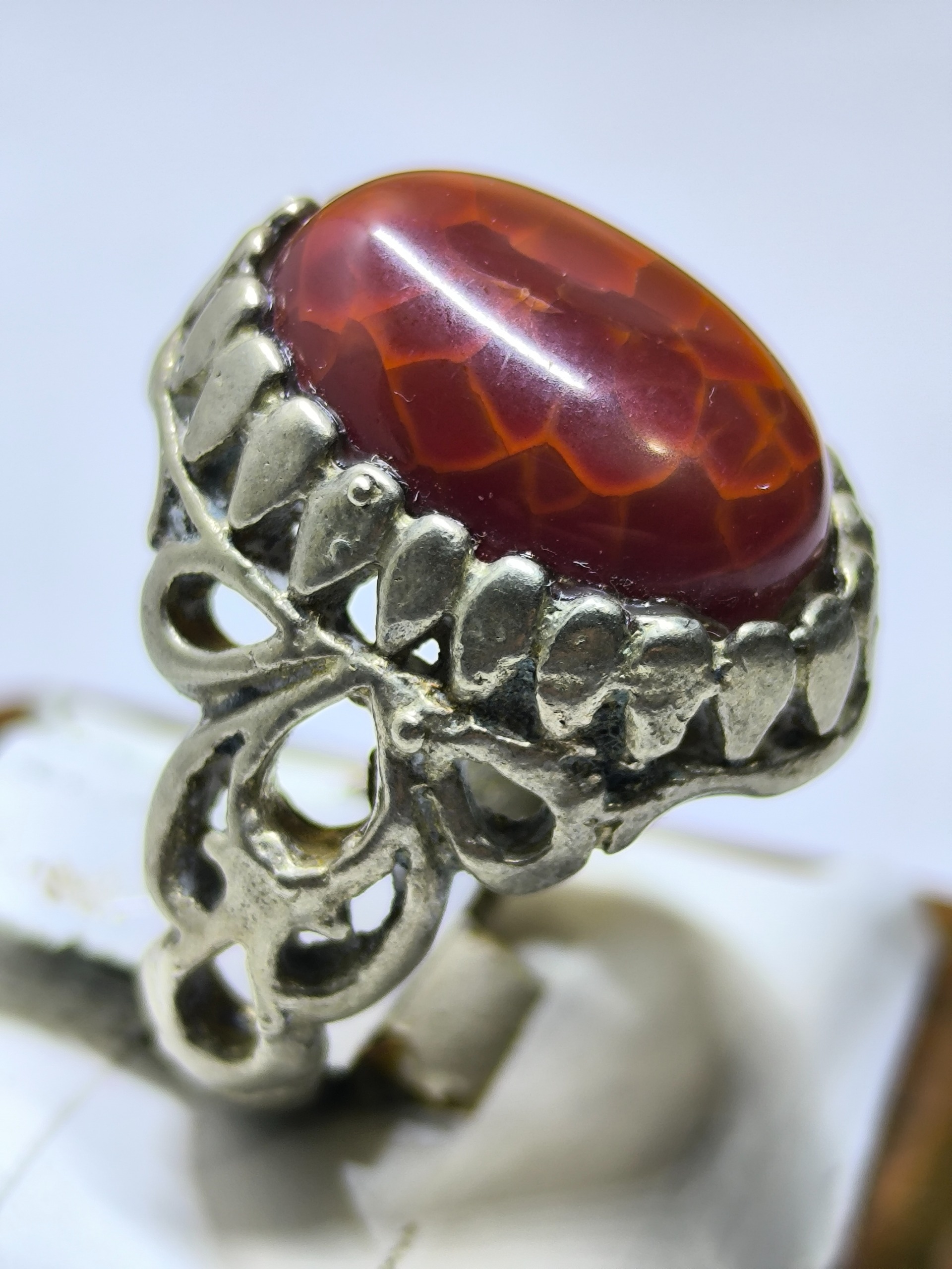 انگشتر فوقالعاده زیبا حجرسرخ لونه زنبوری نایاب