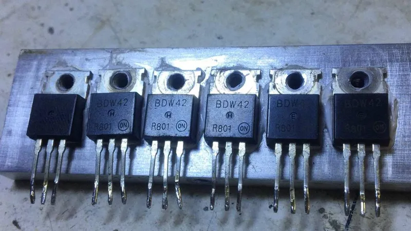 ترانزیستور، ماسفت BDW42