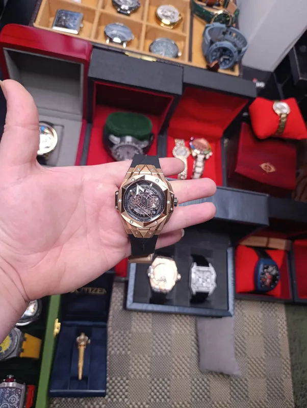 ساعت مردانه هابلوت مدل کهکشانی HUBLOT COR 62769
