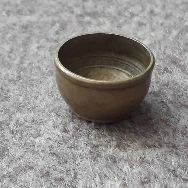 جام برنجی کوچک قدیمی فوق نایاب دستساز دارای مهر