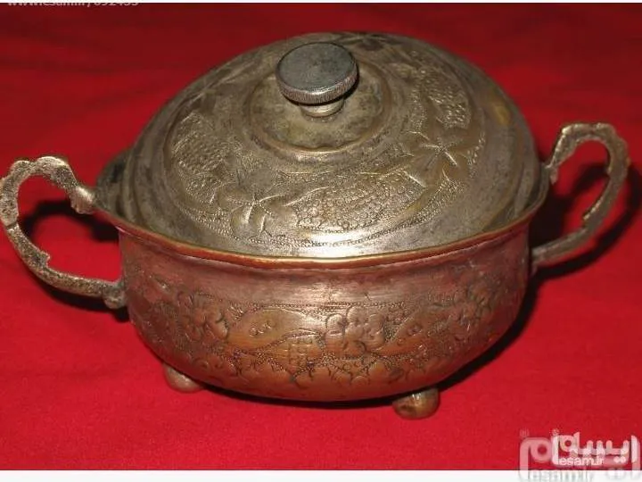 قندان برنجی پایه دار/دسته دار/ قلمزنی قاجاریه