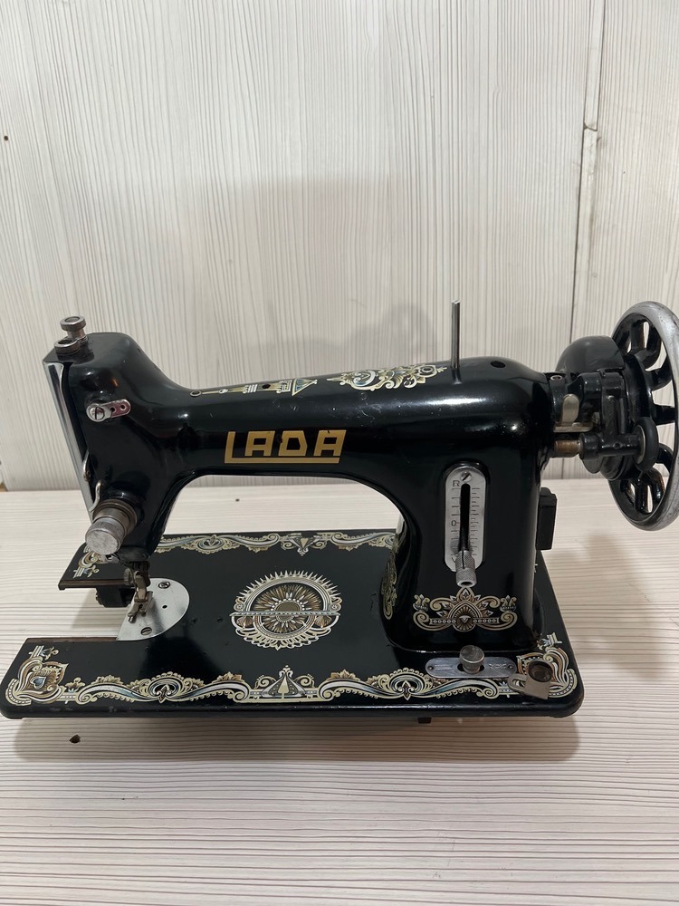 چرخ خیاطی قدیمیLADA