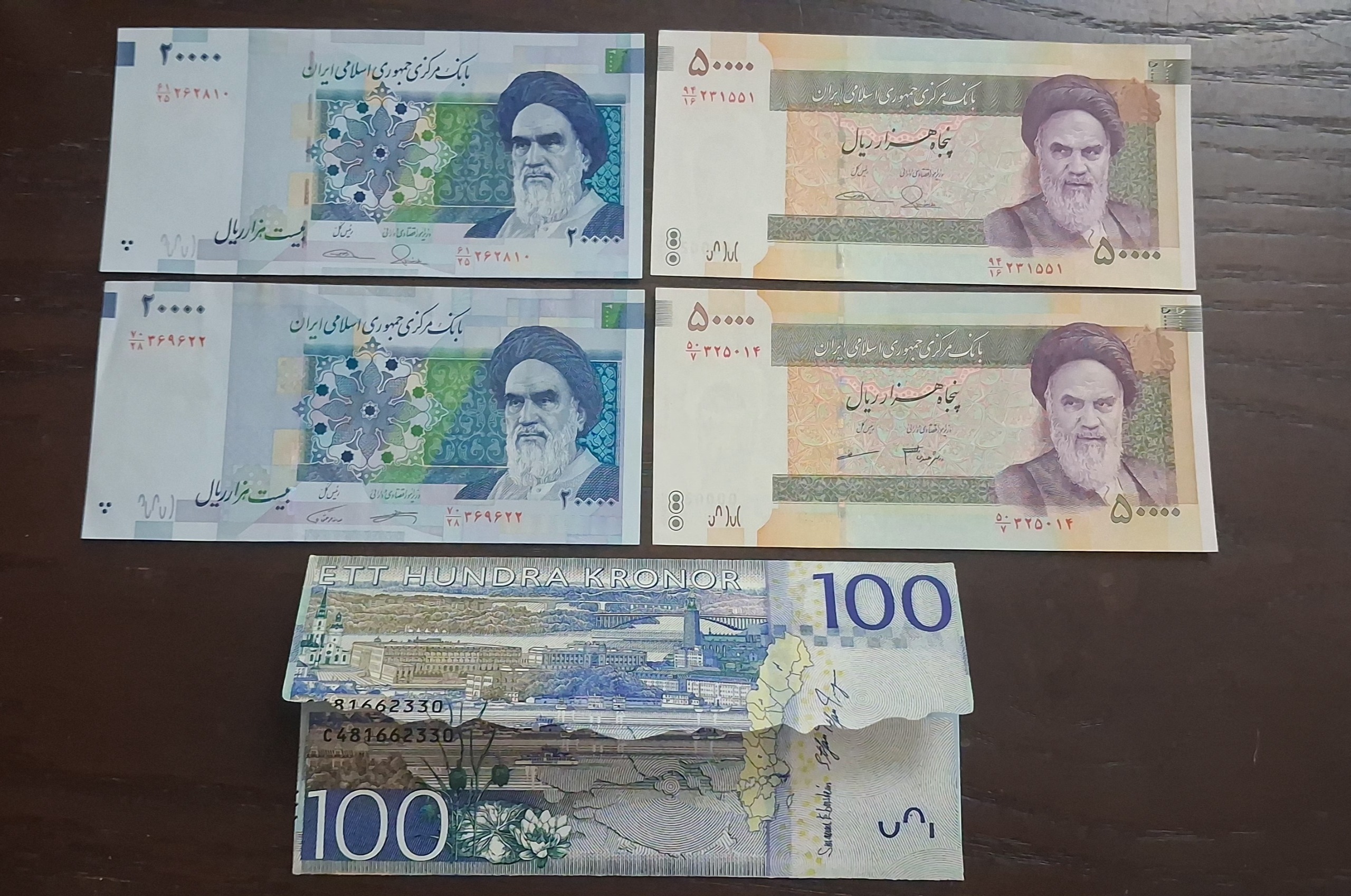 اسکناس و پاکت