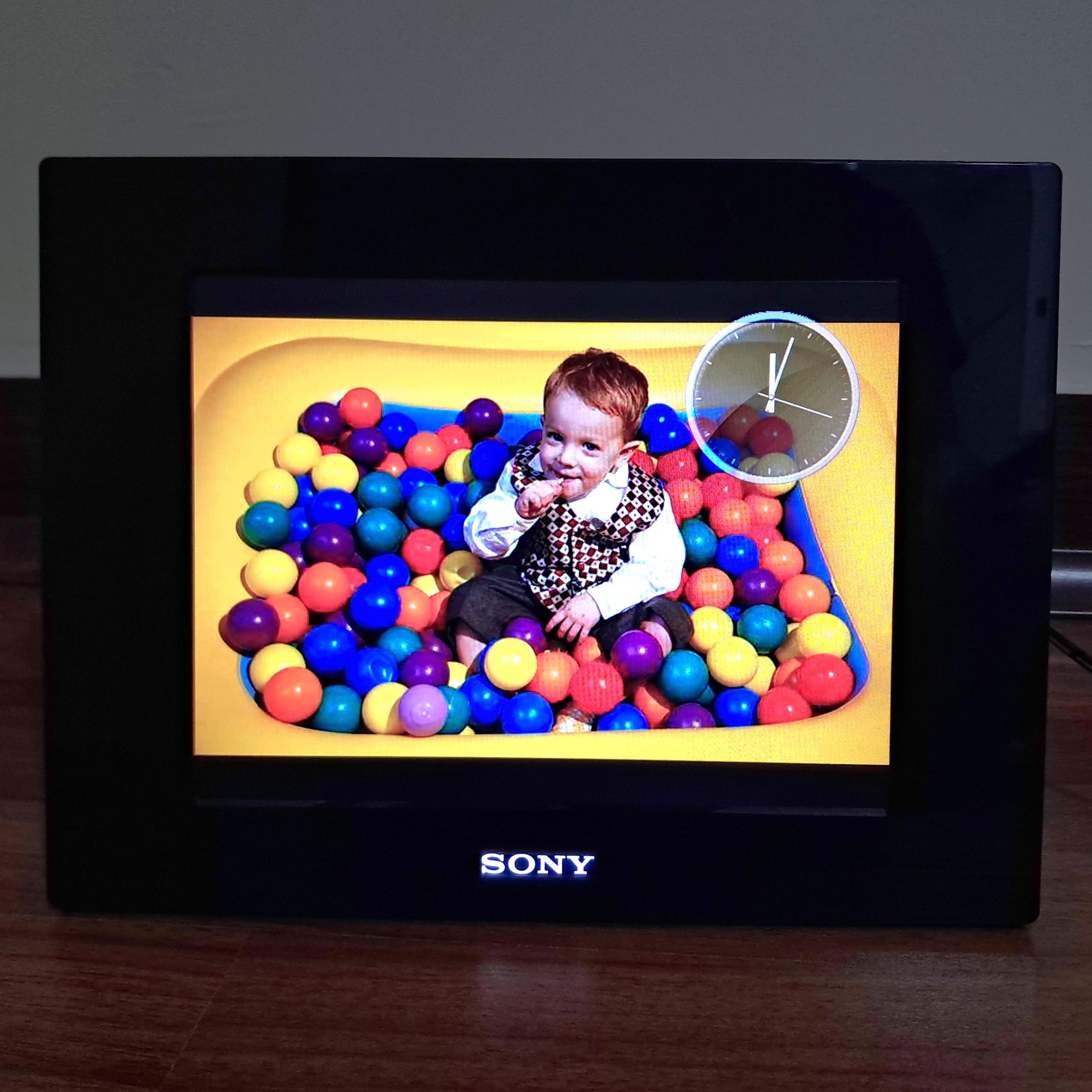 قاب عکس دیجیتال 8 اینچ LED سونی D810