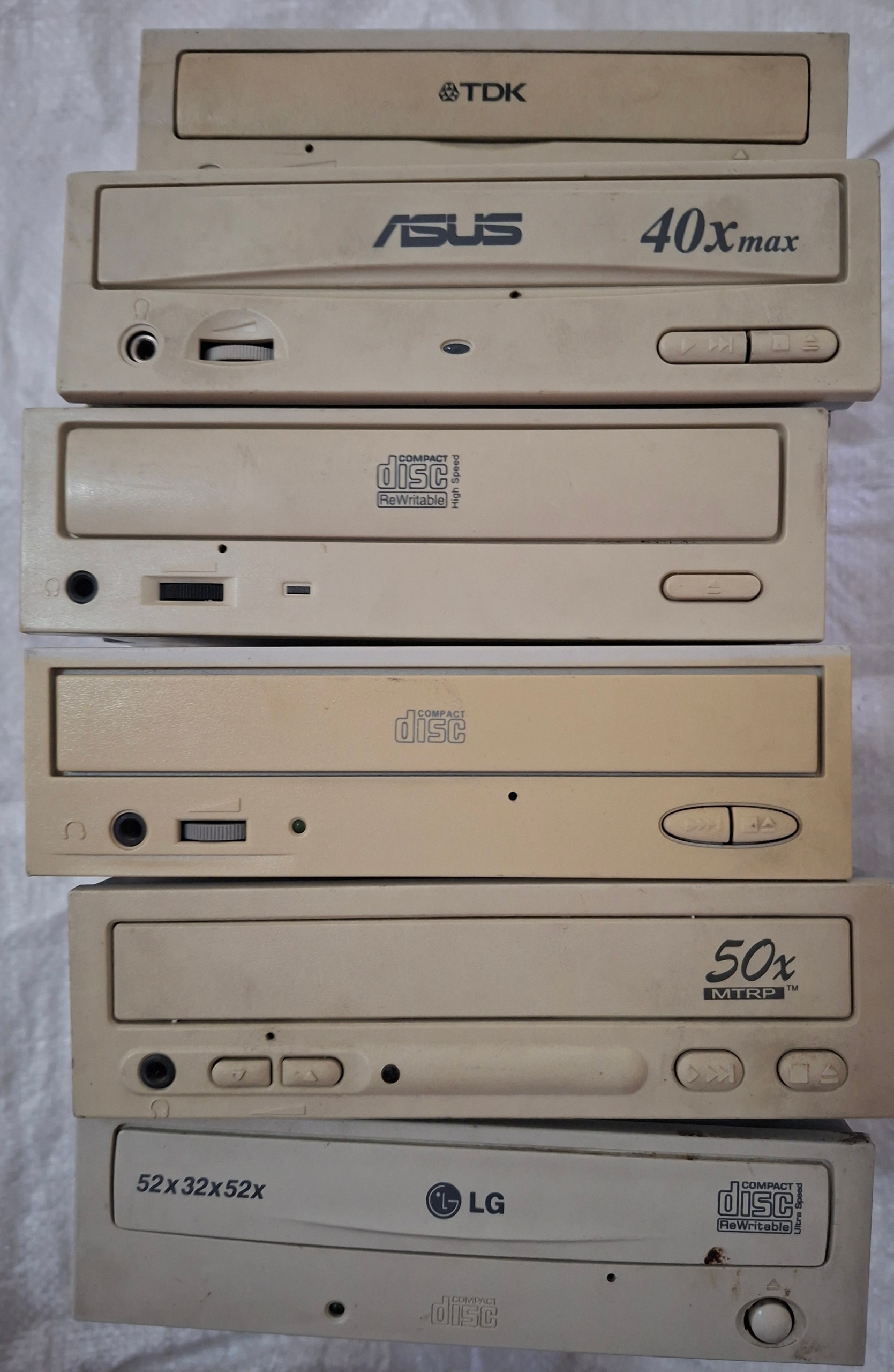 انواع برند CD ROM کلکسیونی، توضیحات دارد