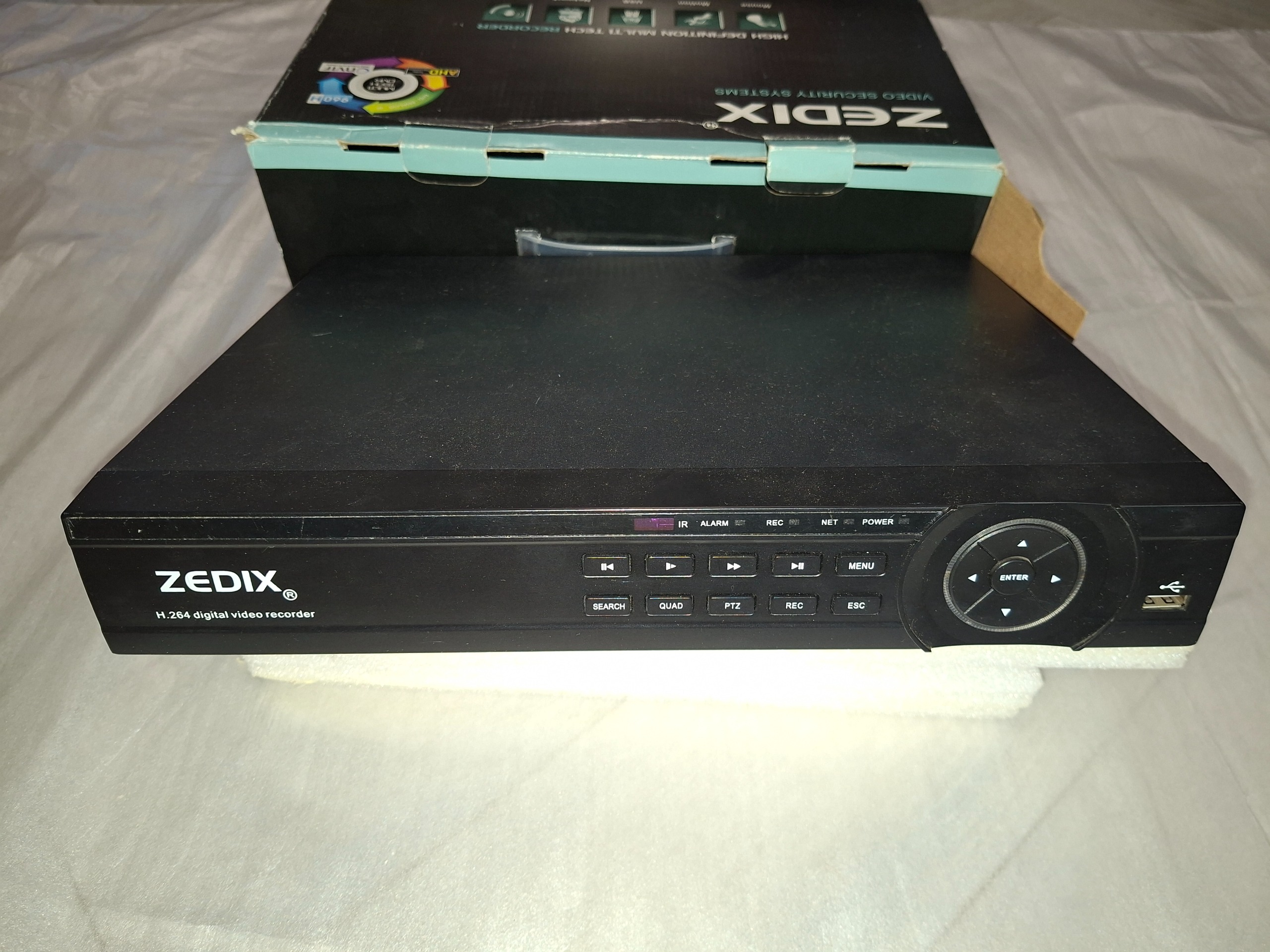 DVR هشت 8کانال ZEDIX به همراه چهار عدد دوربین IP