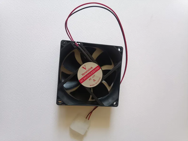 فن 8 در 8 ، 12 ولت brushless