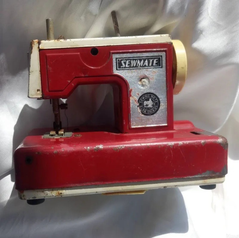 چرخ خیاطی کوچک قدیمی _ معیوب