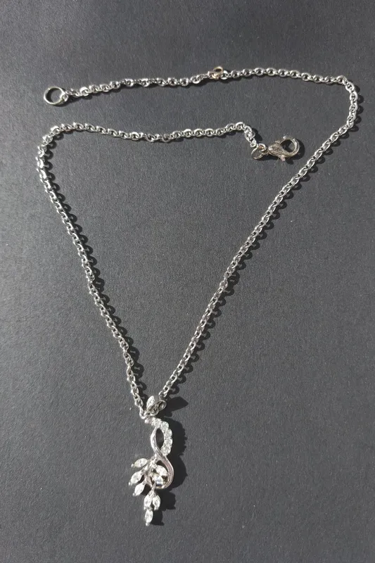 گردنبند و آویز