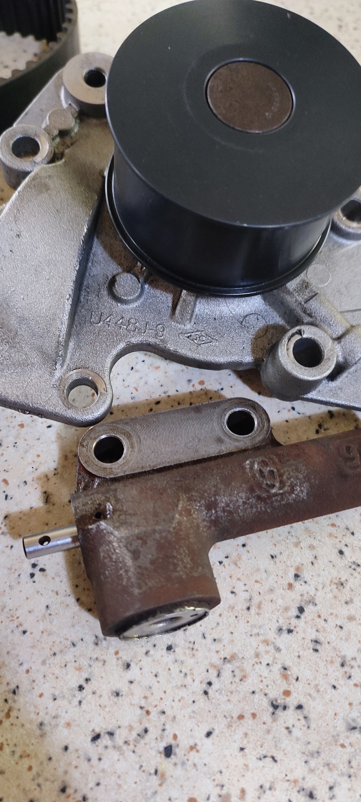 تسمه تایم و تسمه سفت کن و واتر پمپ اسپورتیج 2010