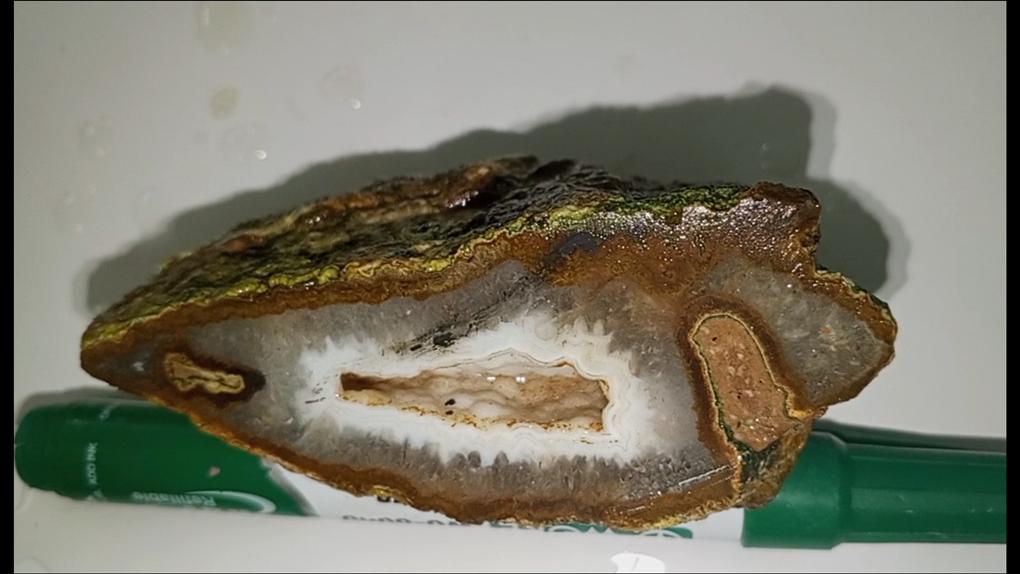 اسلایس کوارتز زیبا با ژئود  220 گرم