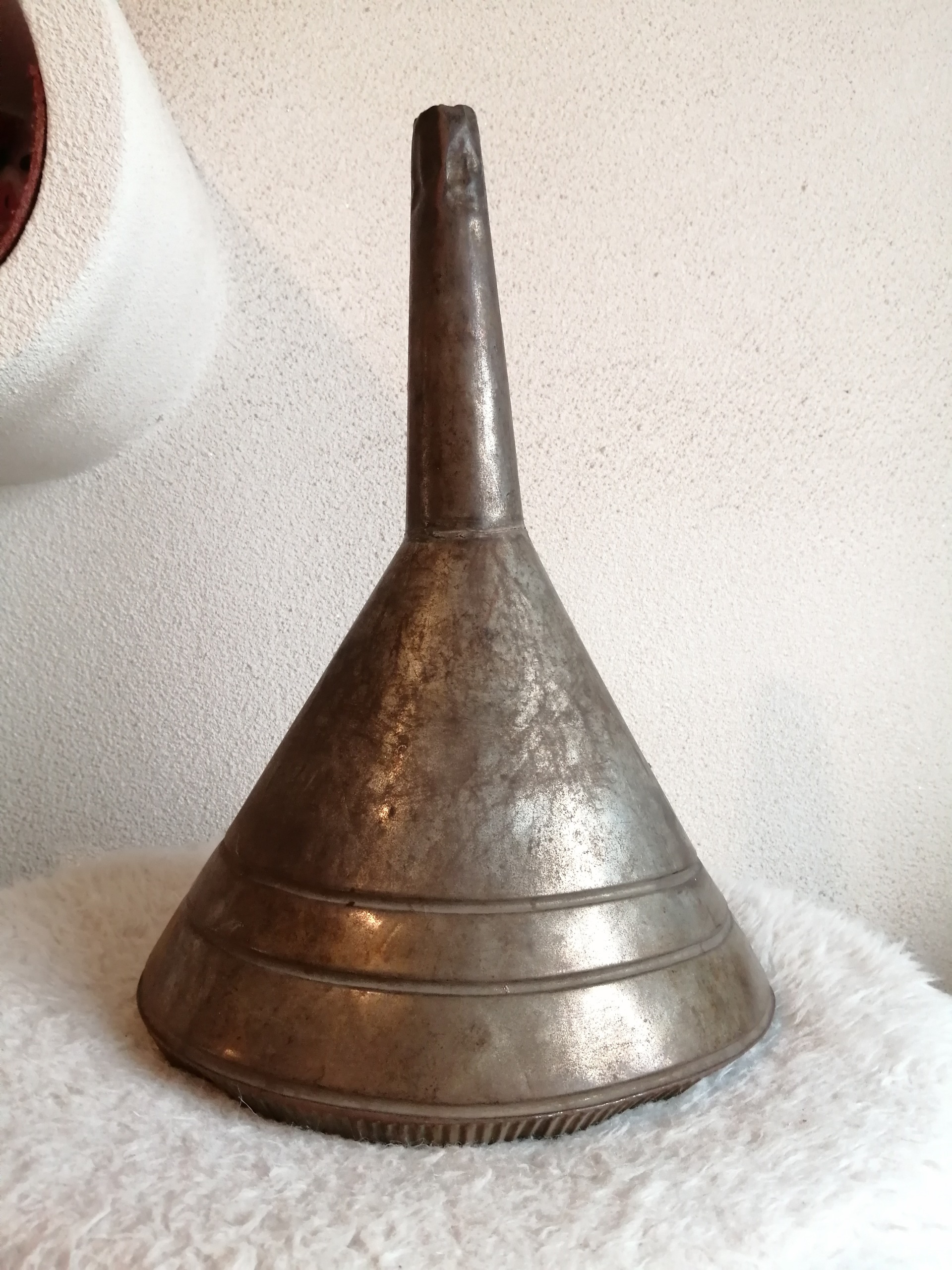 قیف بزرگ نفت بسیار قوی و با کیفیت