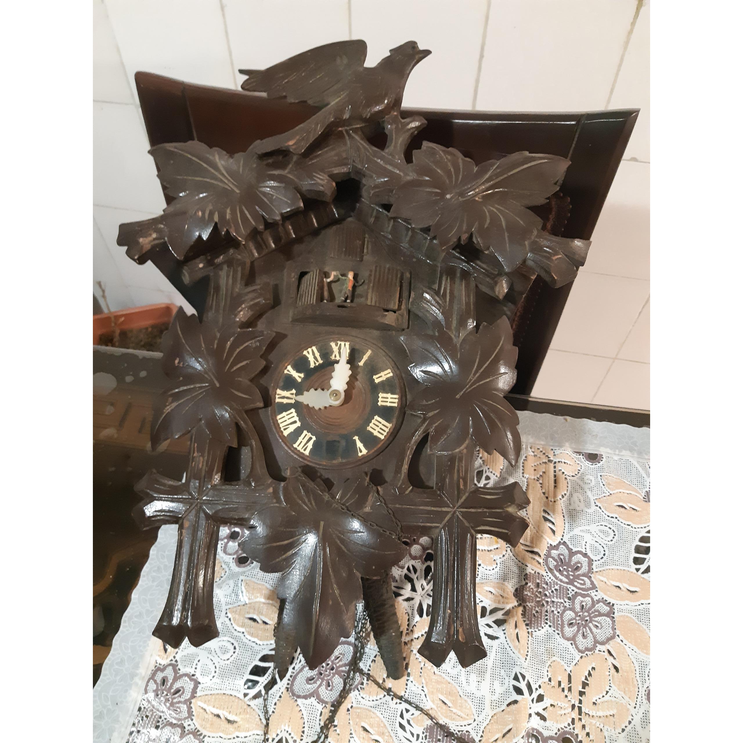 ساعت دیواری قدیمی کو کو