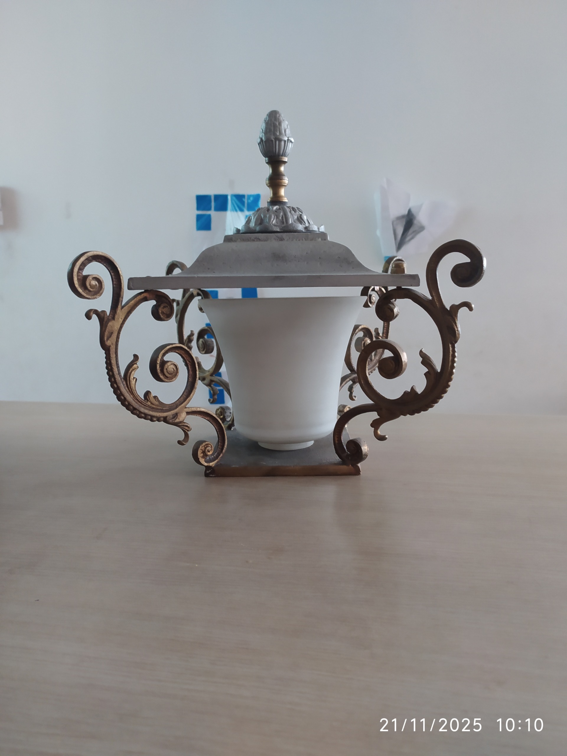 چراغ قدیمی حیاطی (توضیحات)