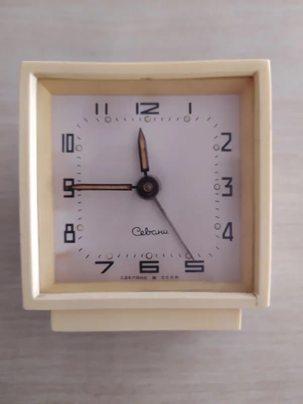 ساعت رومیزی روسی ( توضیحات دارد)