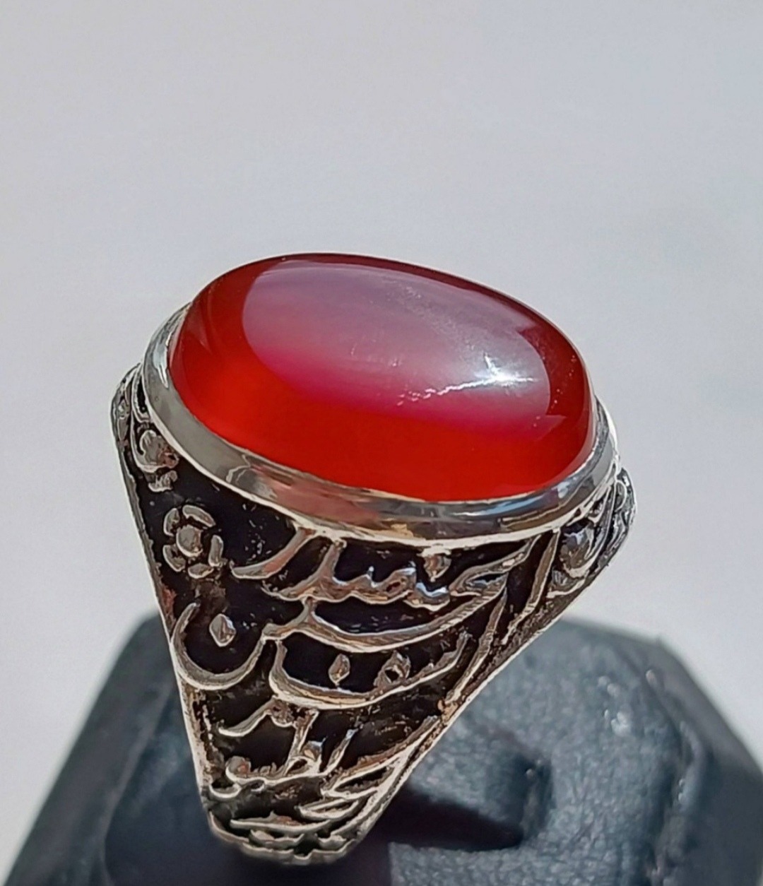 عقیق سرخ طبیعی لامپی فوق آبدار ( رکاب نقره)