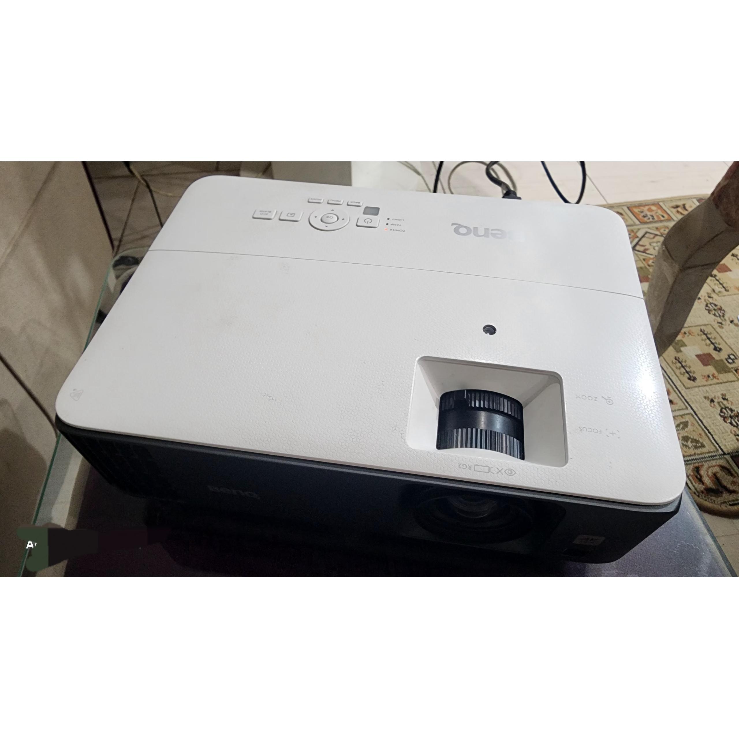 سینما پروژکتور 4k benq tk700