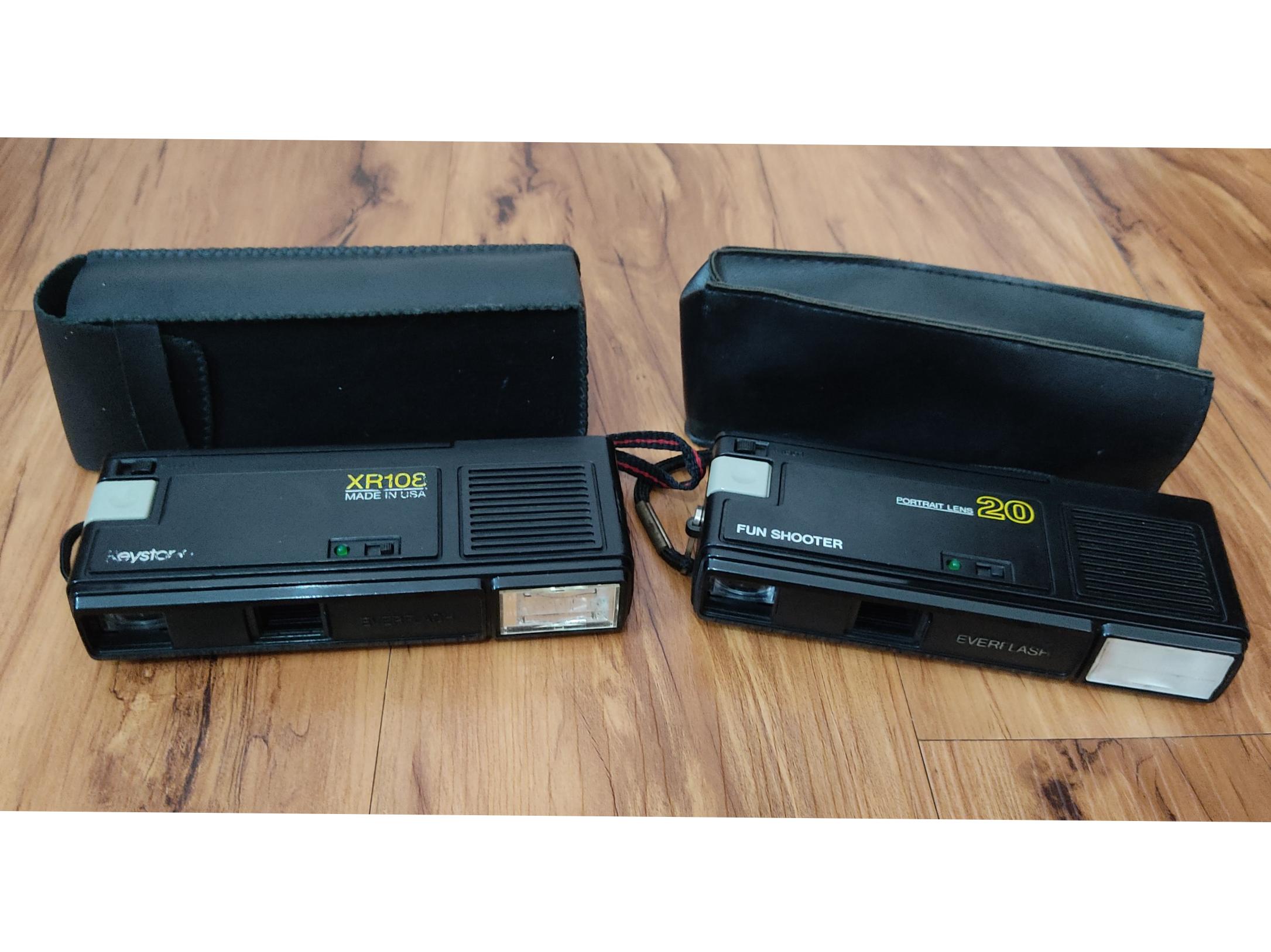 دو دوربین 110 آمریکایی سالم و کلکسیونی با بند وکیف