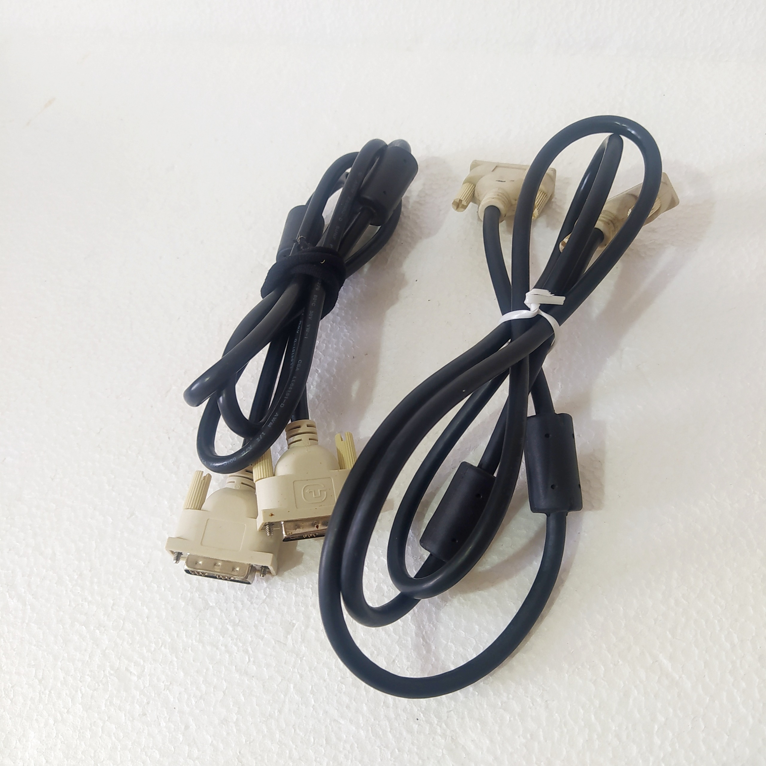 کابل تصویر DVI سالم و تمیز