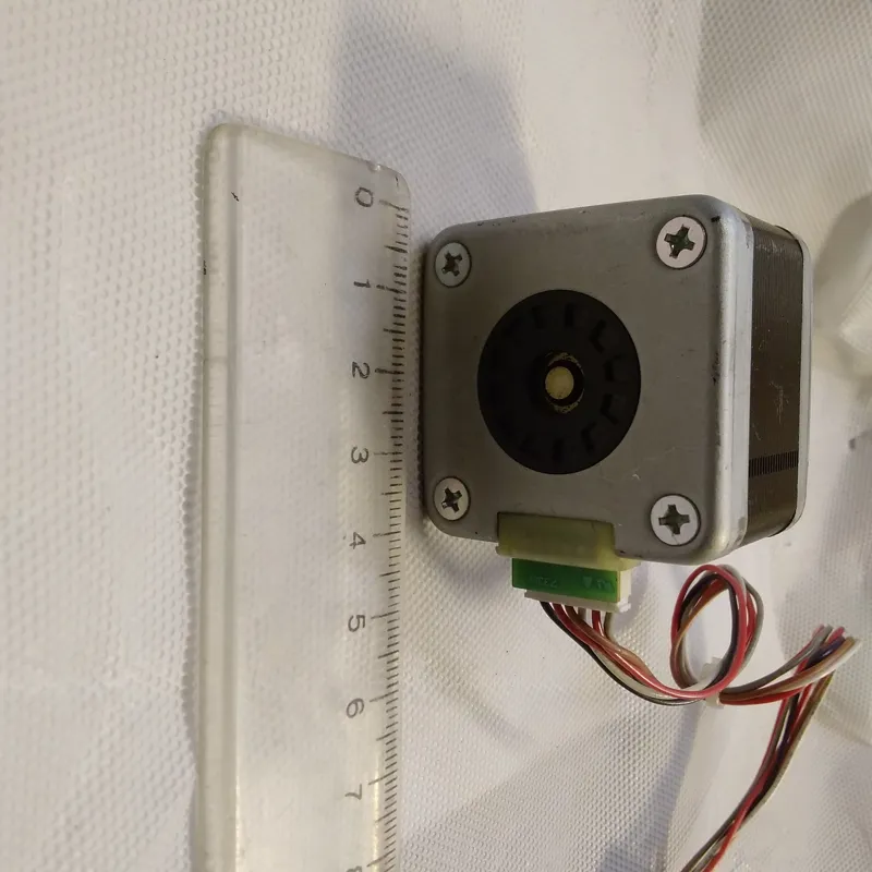 استپ موتور4و6 سیم ساخت تایلند MINEBEA با پولی/ایده