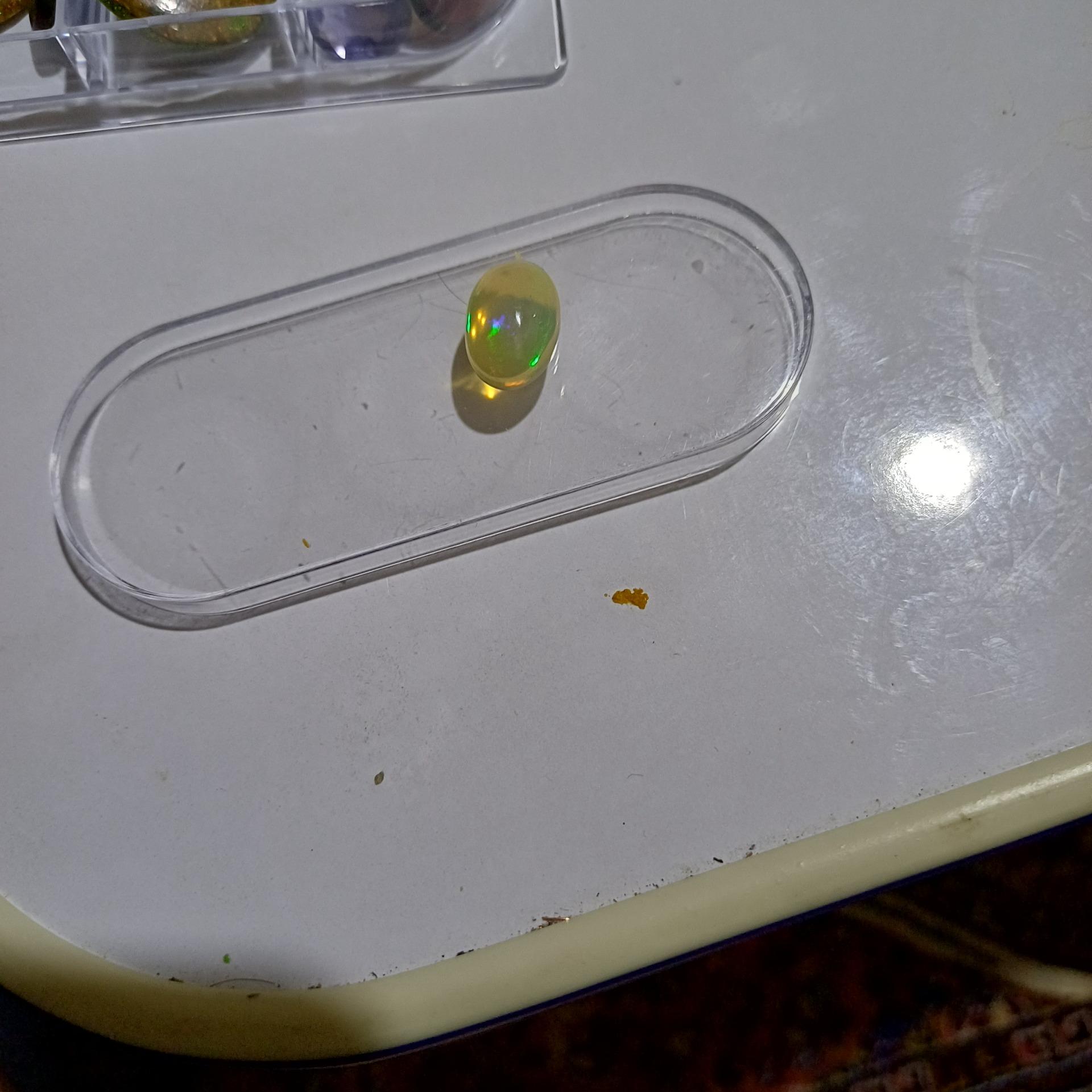 نگین اپال اتیوپی سفید