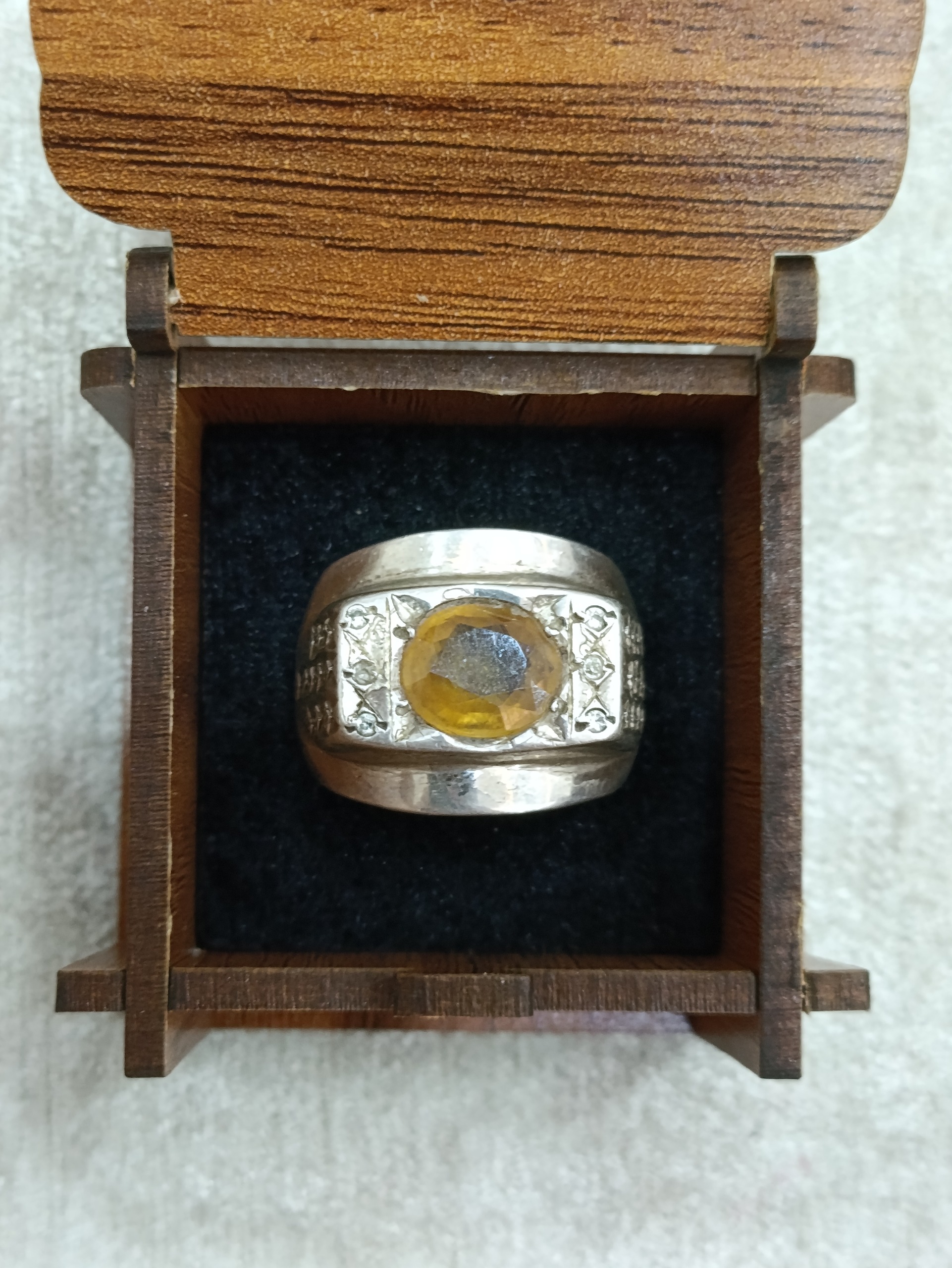 انگشتر یاقوت معدنی زرد رنگ رکاب سروردی