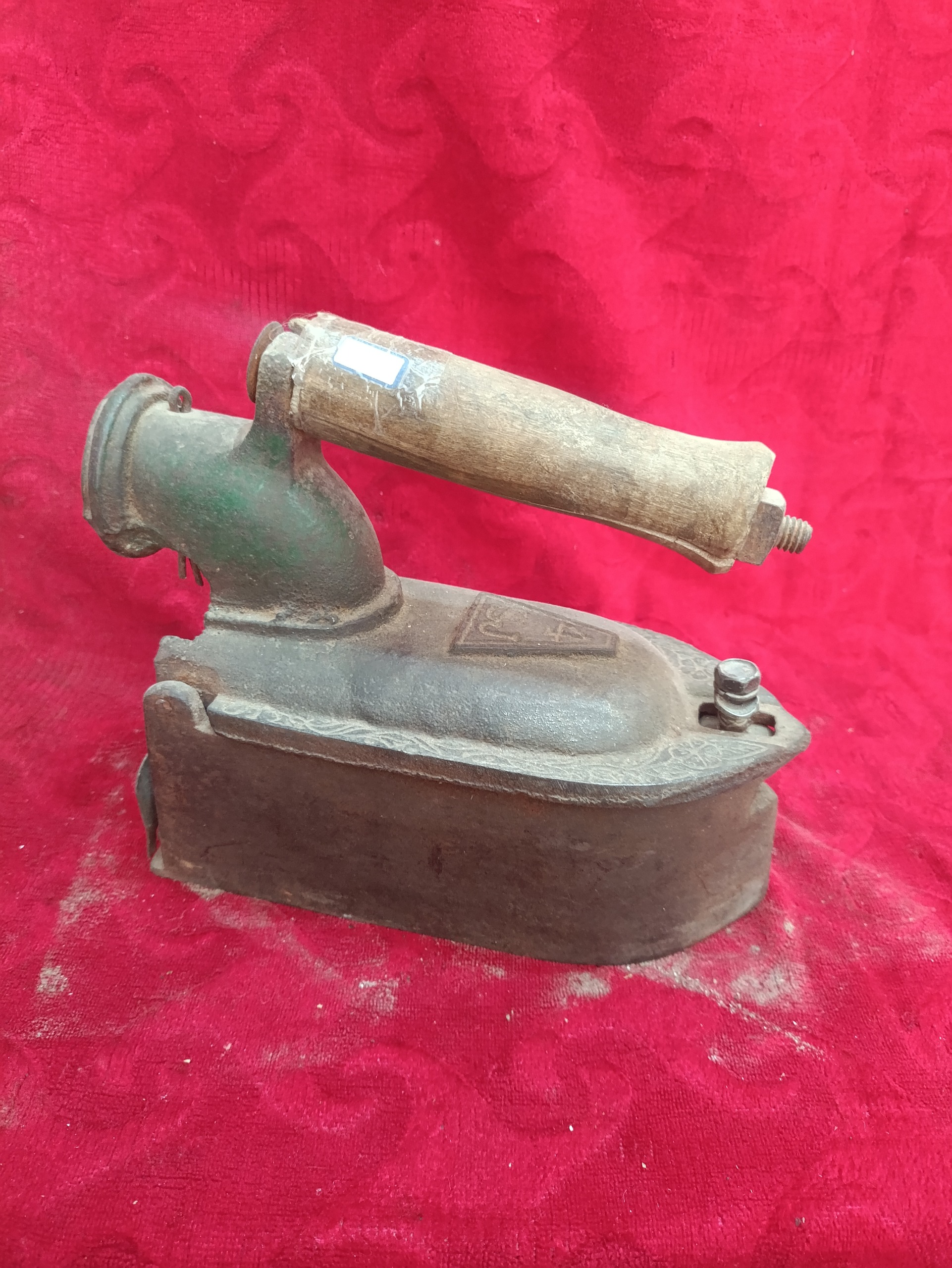 اتو قدیمی آلمانی تانکی طرح دار