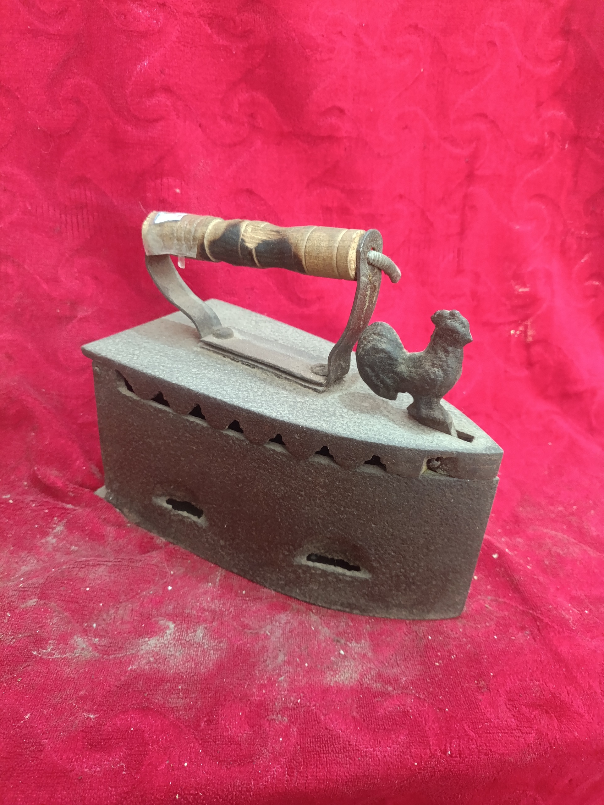 اتو خروسی قدیمی