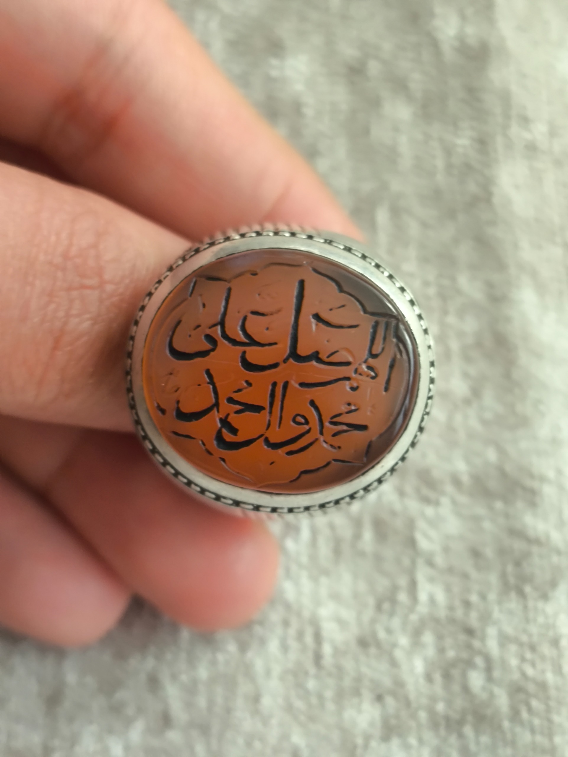 انگشتر بسیار کهنه نقره نگین پشت دار خط حامد