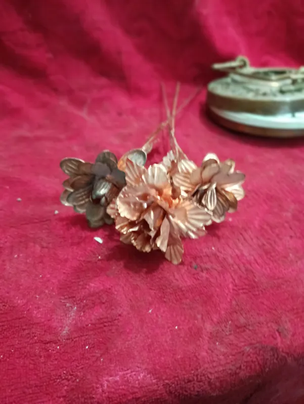 سه شاخ گل مسی