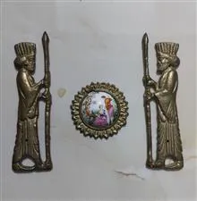 دیوارکوب،یامجسمه