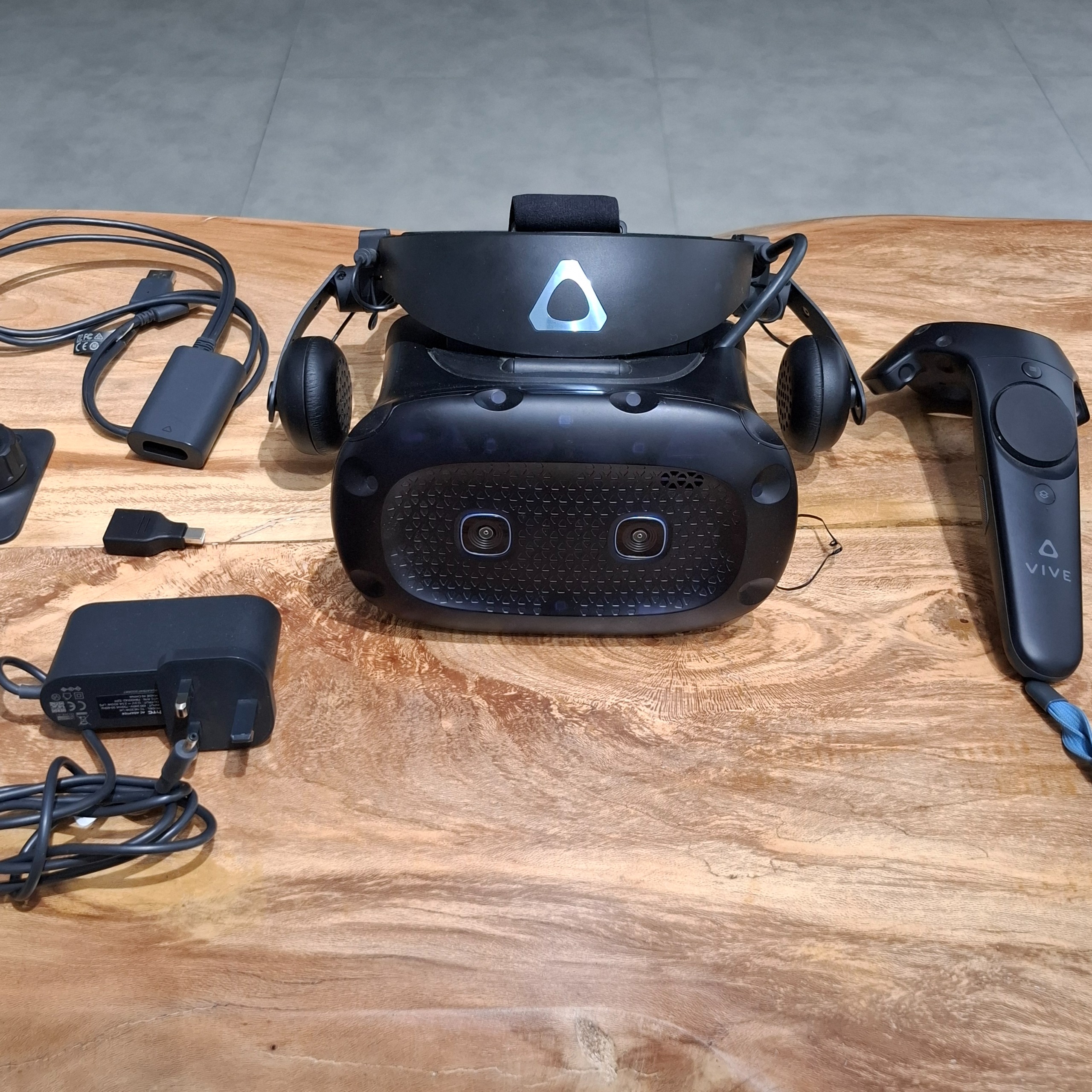 عینک واقعیت مجازی HTC Vive Cosmos Elite VR