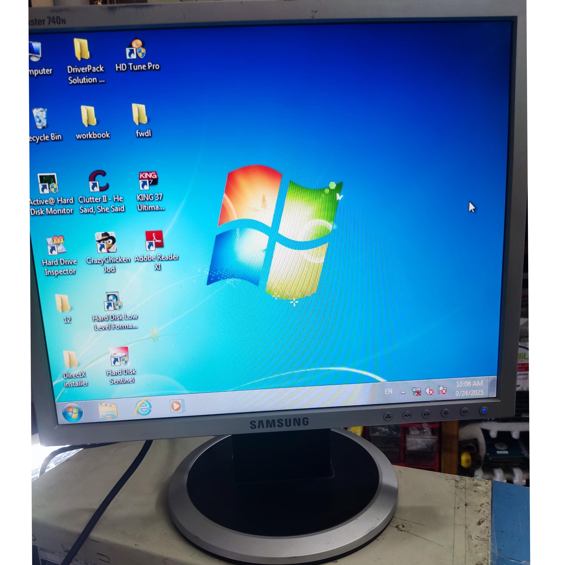 MONITOR MODEL SAMSUNG 740N تمیز و سالم