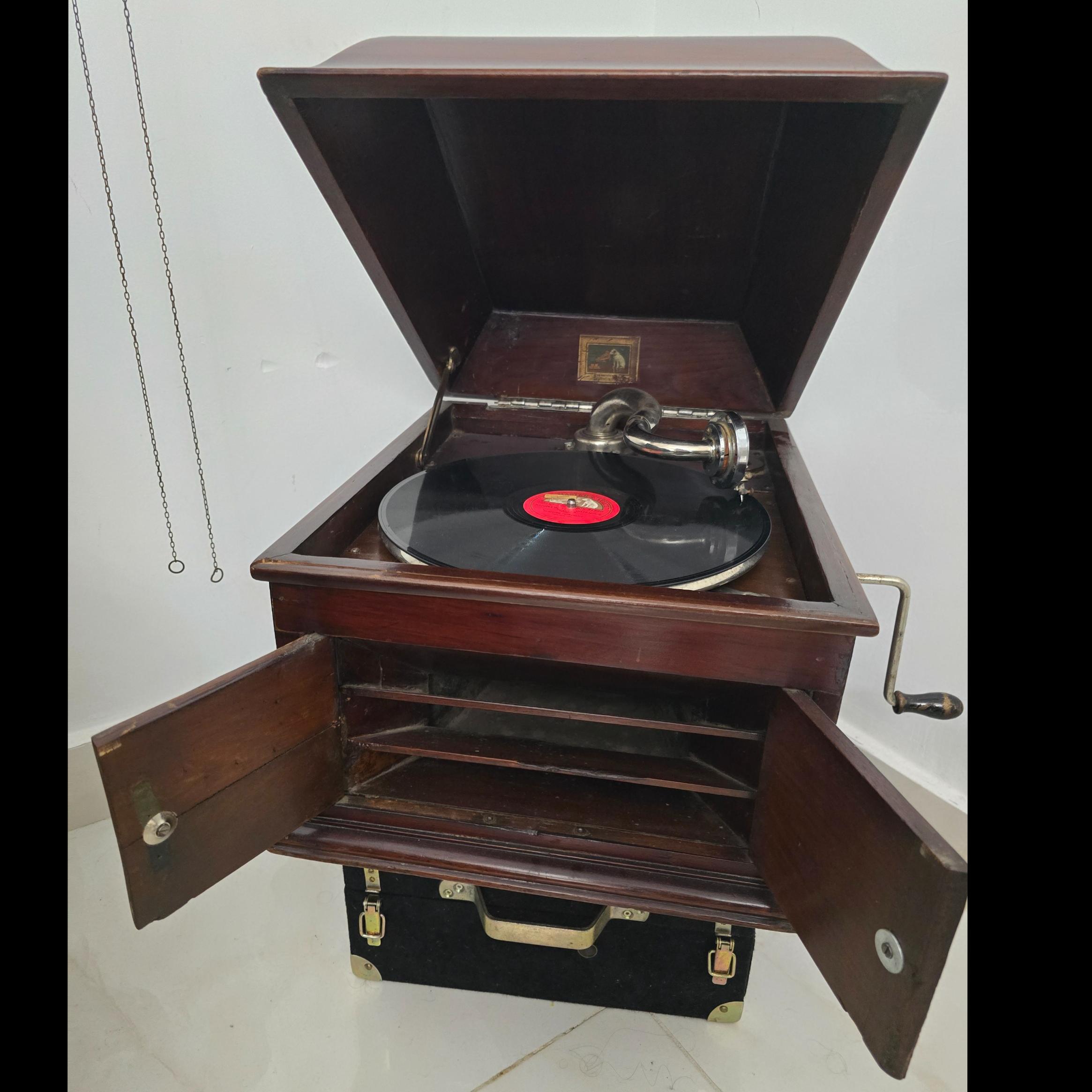 گرامافون HMV صندوقی