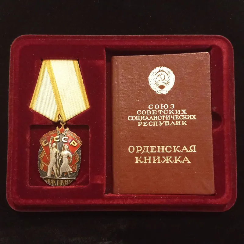 مدال نقره نایاب شوروی با جعبه و شناسنامه فابریک