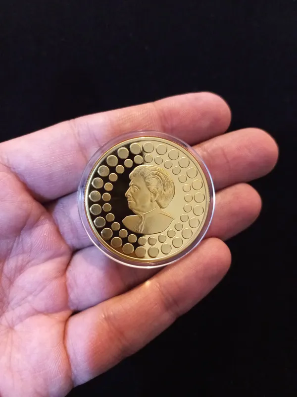 سکه یادبود مادر والا