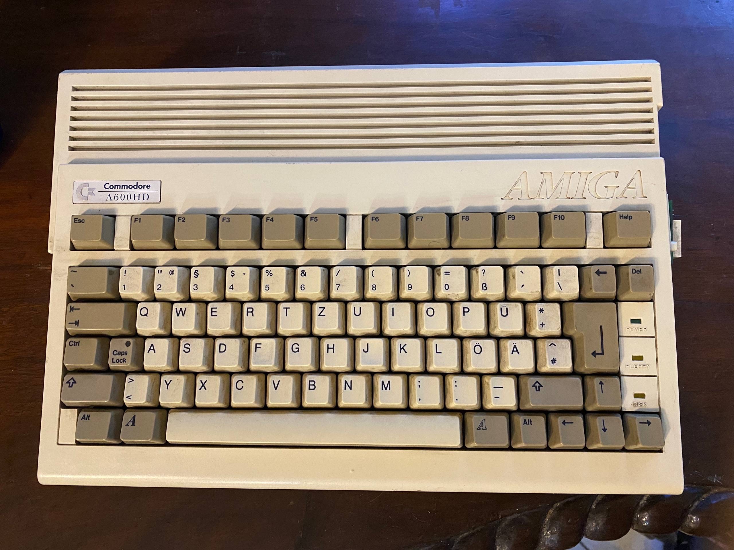 َAmiga 600 hd آمیگا