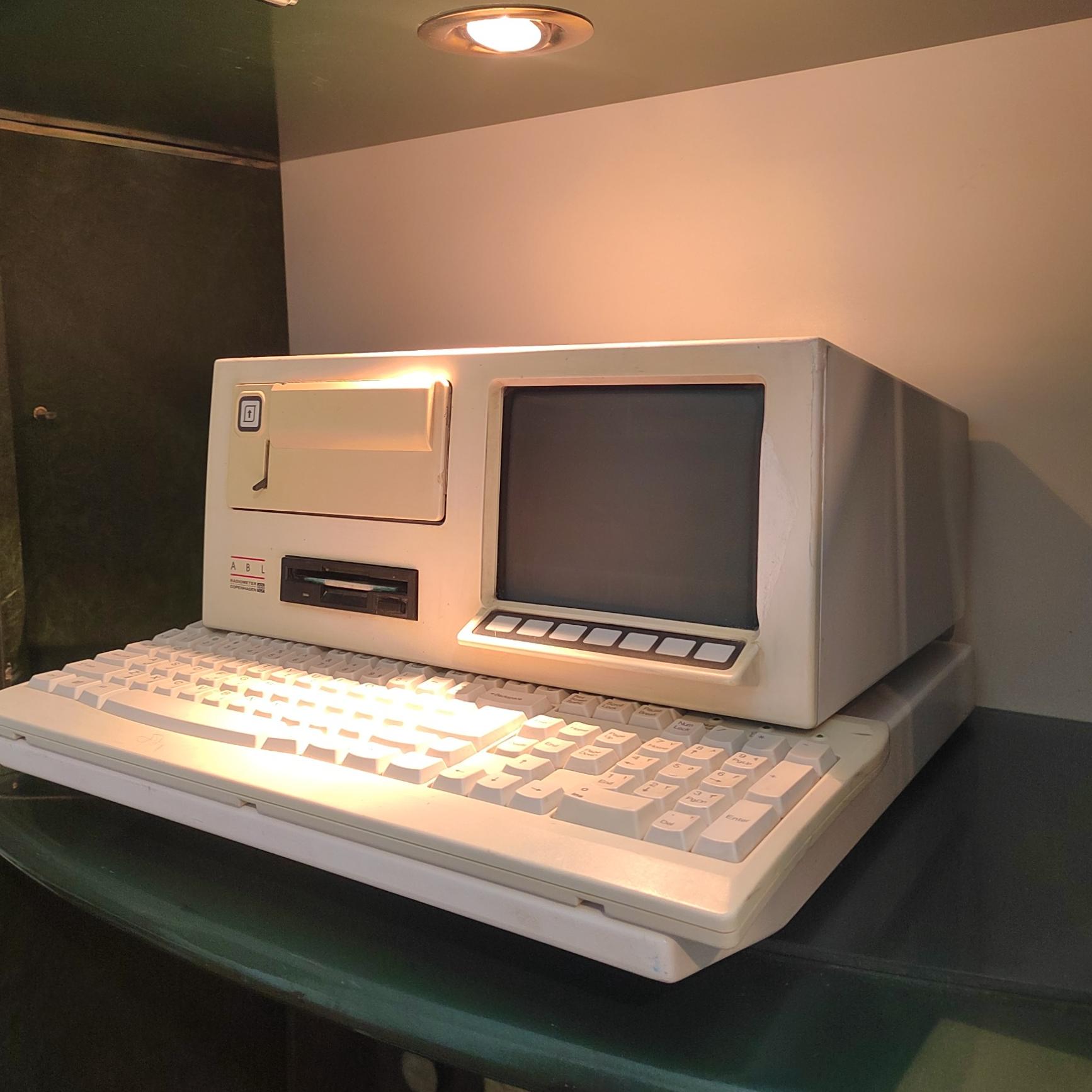 کامپیوتر قدیمی Vintage German Copenhagen computer